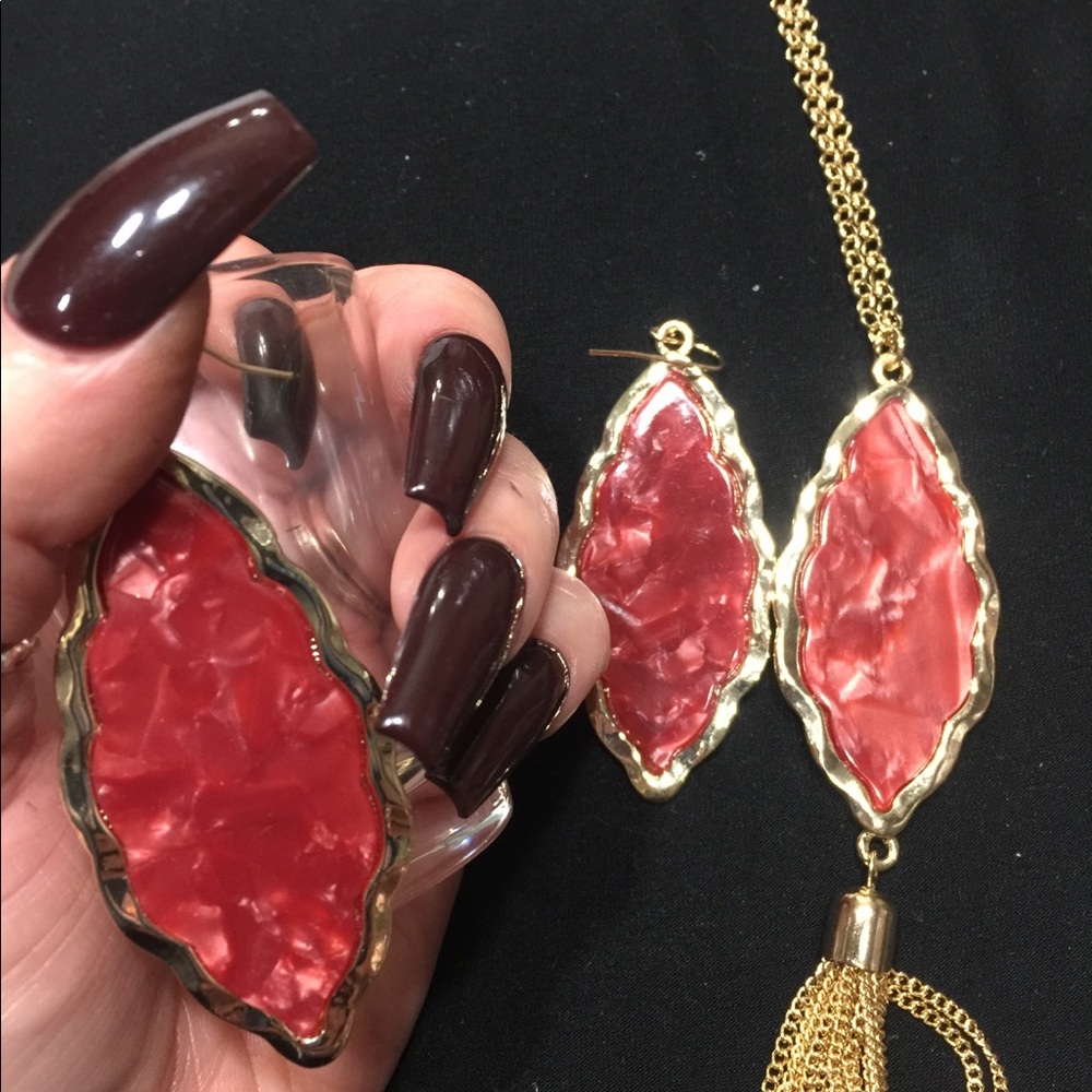 Similar to Kendra Scott